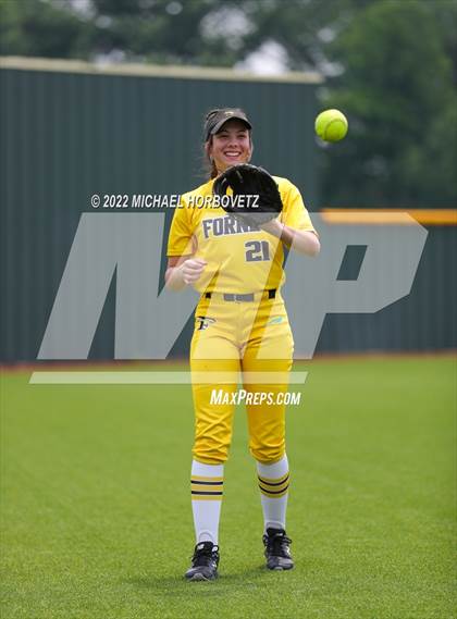 Thumbnail 3 in Rock Hill vs. Forney (UIL 5A Regional Semifinal) photogallery.