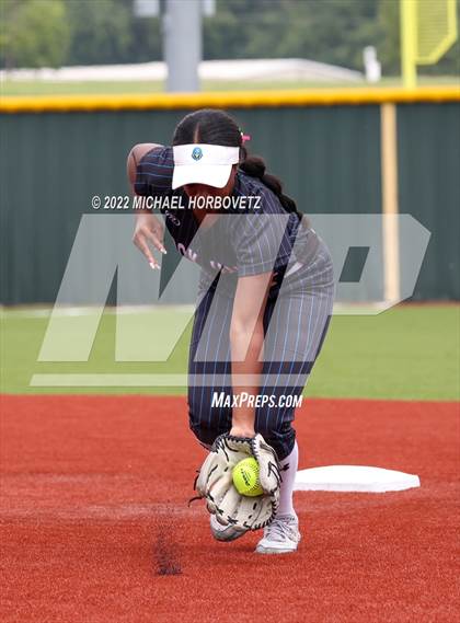 Thumbnail 2 in Rock Hill vs. Forney (UIL 5A Regional Semifinal) photogallery.