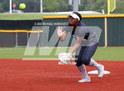 Thumbnail 3 in Rock Hill vs. Forney (UIL 5A Regional Semifinal) photogallery.