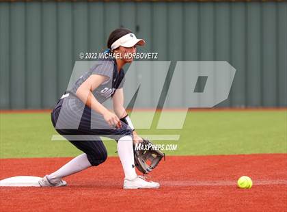 Thumbnail 1 in Rock Hill vs. Forney (UIL 5A Regional Semifinal) photogallery.