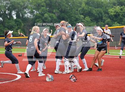 Thumbnail 2 in Rock Hill vs. Forney (UIL 5A Regional Semifinal) photogallery.