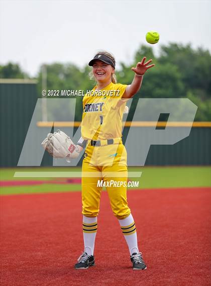 Thumbnail 2 in Rock Hill vs. Forney (UIL 5A Regional Semifinal) photogallery.