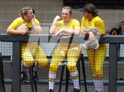Thumbnail 2 in Rock Hill vs. Forney (UIL 5A Regional Semifinal) photogallery.