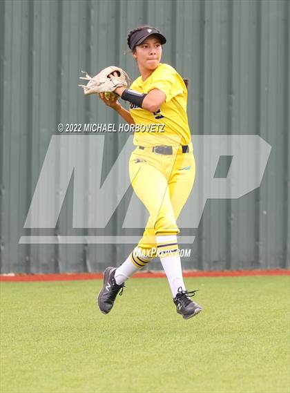 Thumbnail 3 in Rock Hill vs. Forney (UIL 5A Regional Semifinal) photogallery.