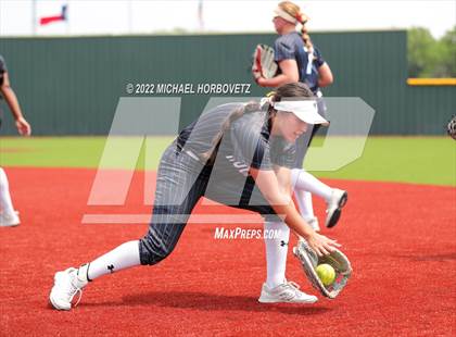 Thumbnail 2 in Rock Hill vs. Forney (UIL 5A Regional Semifinal) photogallery.
