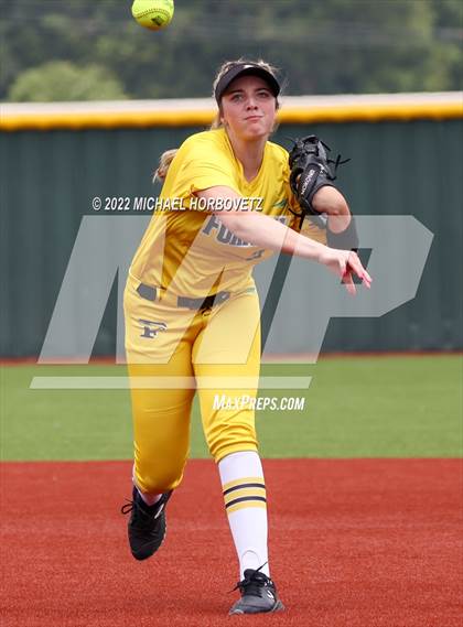 Thumbnail 2 in Rock Hill vs. Forney (UIL 5A Regional Semifinal) photogallery.