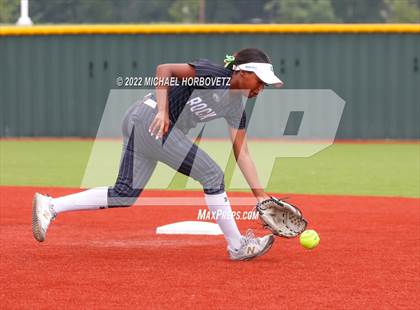 Thumbnail 3 in Rock Hill vs. Forney (UIL 5A Regional Semifinal) photogallery.