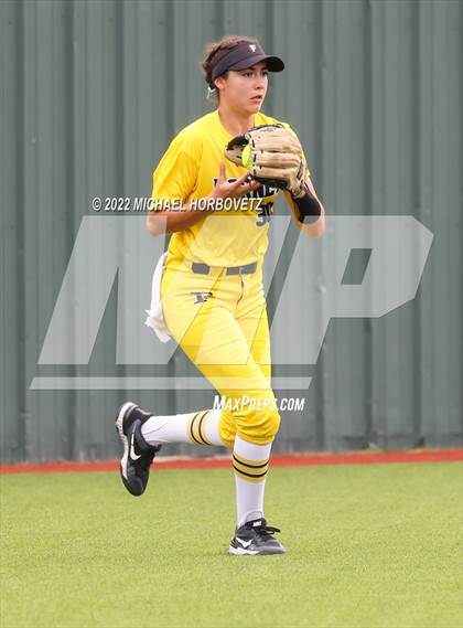 Thumbnail 1 in Rock Hill vs. Forney (UIL 5A Regional Semifinal) photogallery.