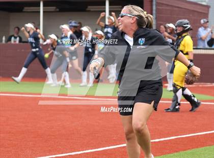Thumbnail 3 in Rock Hill vs. Forney (UIL 5A Regional Semifinal) photogallery.