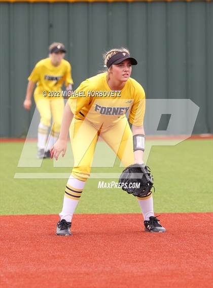 Thumbnail 2 in Rock Hill vs. Forney (UIL 5A Regional Semifinal) photogallery.