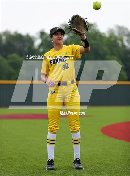 Thumbnail 2 in Rock Hill vs. Forney (UIL 5A Regional Semifinal) photogallery.