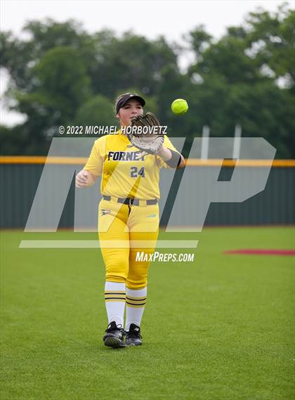 Thumbnail 1 in Rock Hill vs. Forney (UIL 5A Regional Semifinal) photogallery.