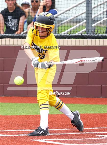 Thumbnail 2 in Rock Hill vs. Forney (UIL 5A Regional Semifinal) photogallery.