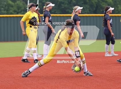 Thumbnail 2 in Rock Hill vs. Forney (UIL 5A Regional Semifinal) photogallery.