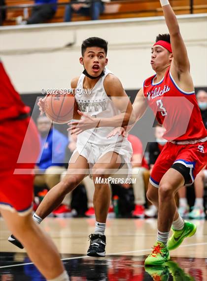 Thumbnail 2 in St. Ignatius vs Archbishop Mitty (Open Division Championships) photogallery.