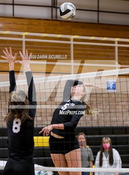 Thumbnail 2 in Payson vs Snowflake (AIA 3A Round 1 Playoff)  photogallery.