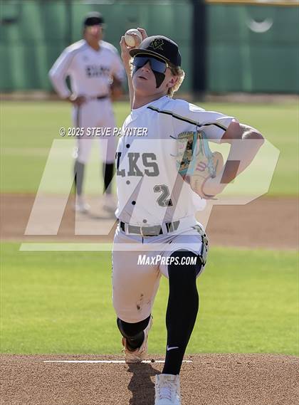 Thumbnail 2 in Fountain Hills vs Round Valley (AIA  2A Champioship Round 1)  photogallery.