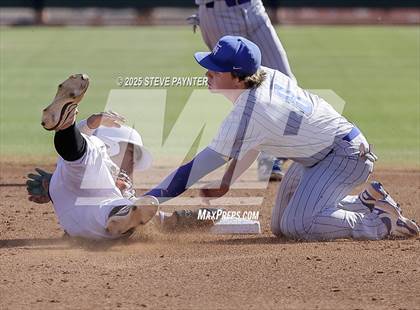 Thumbnail 1 in Fountain Hills vs Round Valley (AIA  2A Champioship Round 1)  photogallery.