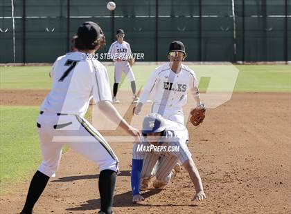 Thumbnail 1 in Fountain Hills vs Round Valley (AIA  2A Champioship Round 1)  photogallery.