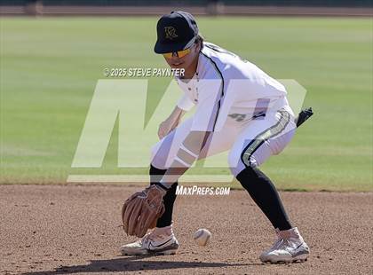 Thumbnail 1 in Fountain Hills vs Round Valley (AIA  2A Champioship Round 1)  photogallery.