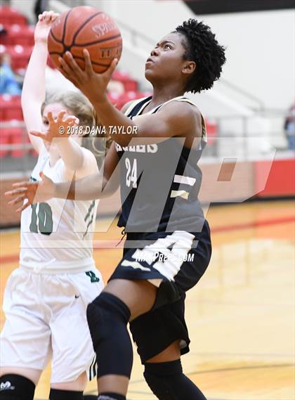 Thumbnail 3 in Benbrook vs Abilene (Bank of Mineral Wells Mountaineer Classic) photogallery.