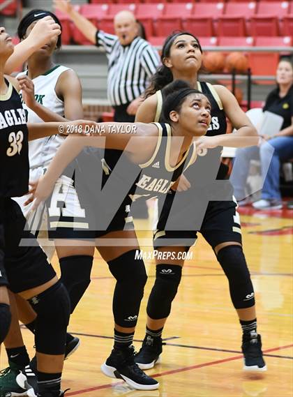Thumbnail 3 in Benbrook vs Abilene (Bank of Mineral Wells Mountaineer Classic) photogallery.