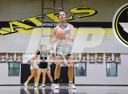 Thumbnail 2 in Palmer vs Scurry-Rosser (Play-in Playoff Game) photogallery.