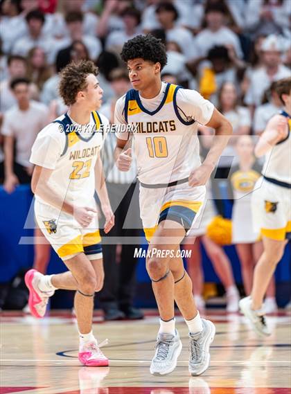 Thumbnail 2 in St. Ignatius vs. Centerville (OHSAA Division I Final) photogallery.