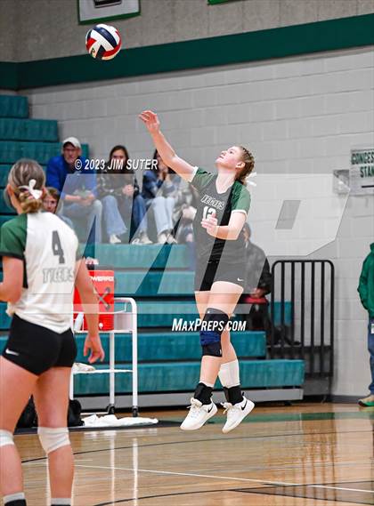 Thumbnail 1 in McMullen County vs Neches (UIL 1A Region IV Semifinal) photogallery.