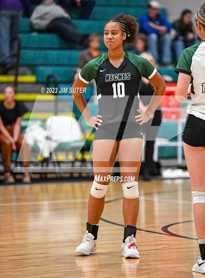 Thumbnail 3 in McMullen County vs Neches (UIL 1A Region IV Semifinal) photogallery.