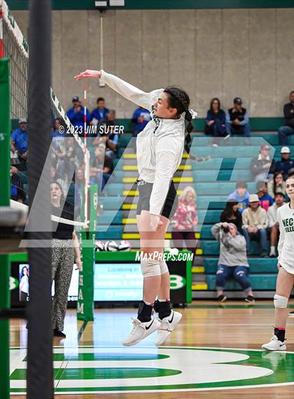 Thumbnail 2 in McMullen County vs Neches (UIL 1A Region IV Semifinal) photogallery.