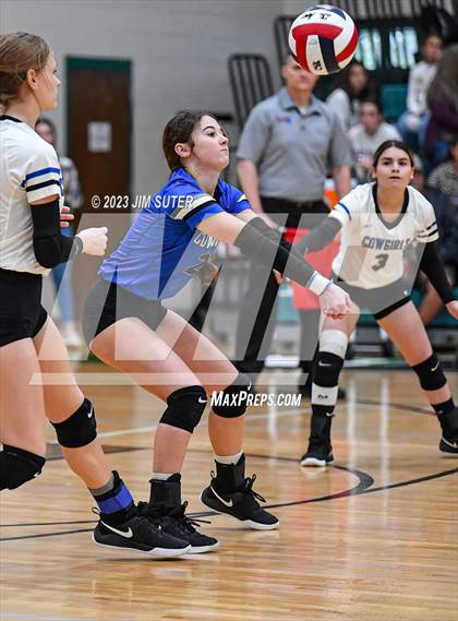 Thumbnail 3 in McMullen County vs Neches (UIL 1A Region IV Semifinal) photogallery.