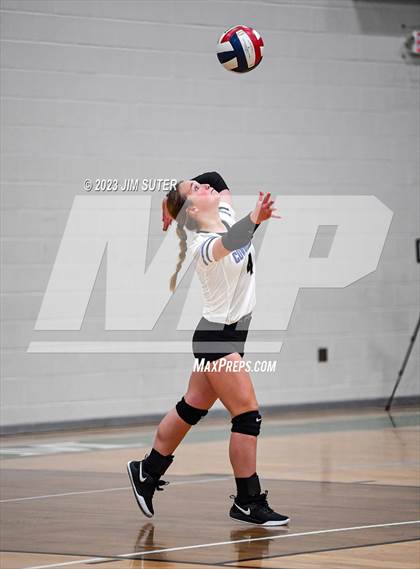 Thumbnail 1 in McMullen County vs Neches (UIL 1A Region IV Semifinal) photogallery.