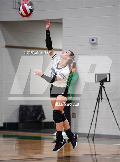 Thumbnail 1 in McMullen County vs Neches (UIL 1A Region IV Semifinal) photogallery.