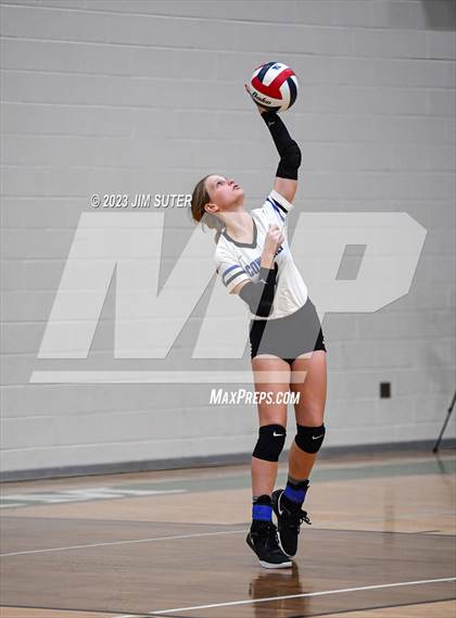 Thumbnail 1 in McMullen County vs Neches (UIL 1A Region IV Semifinal) photogallery.