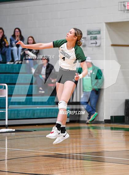 Thumbnail 3 in McMullen County vs Neches (UIL 1A Region IV Semifinal) photogallery.