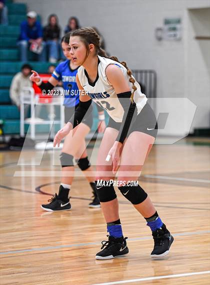 Thumbnail 1 in McMullen County vs Neches (UIL 1A Region IV Semifinal) photogallery.