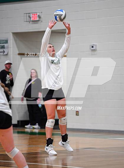 Thumbnail 2 in McMullen County vs Neches (UIL 1A Region IV Semifinal) photogallery.
