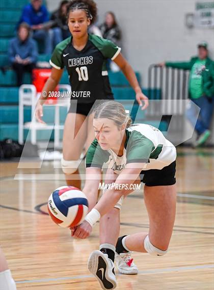Thumbnail 1 in McMullen County vs Neches (UIL 1A Region IV Semifinal) photogallery.