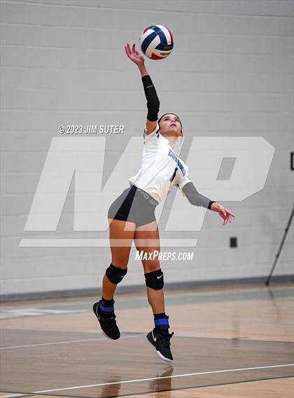 Thumbnail 3 in McMullen County vs Neches (UIL 1A Region IV Semifinal) photogallery.