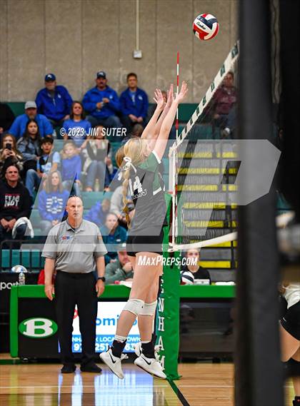 Thumbnail 3 in McMullen County vs Neches (UIL 1A Region IV Semifinal) photogallery.