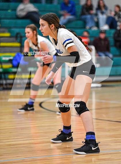 Thumbnail 3 in McMullen County vs Neches (UIL 1A Region IV Semifinal) photogallery.