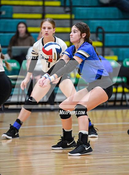 Thumbnail 3 in McMullen County vs Neches (UIL 1A Region IV Semifinal) photogallery.