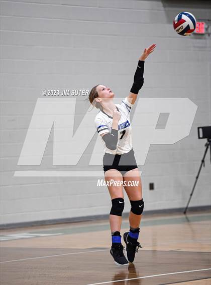 Thumbnail 3 in McMullen County vs Neches (UIL 1A Region IV Semifinal) photogallery.