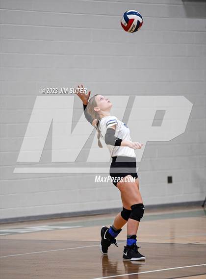 Thumbnail 1 in McMullen County vs Neches (UIL 1A Region IV Semifinal) photogallery.
