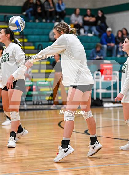 Thumbnail 3 in McMullen County vs Neches (UIL 1A Region IV Semifinal) photogallery.