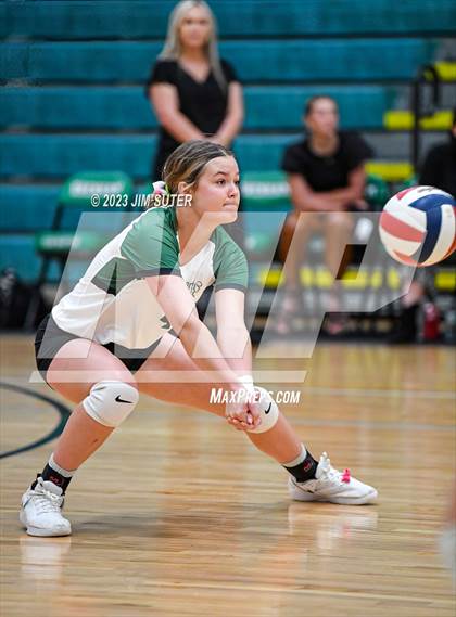 Thumbnail 2 in McMullen County vs Neches (UIL 1A Region IV Semifinal) photogallery.