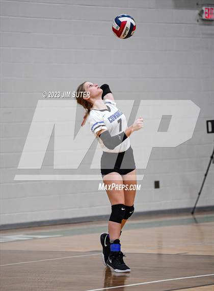 Thumbnail 2 in McMullen County vs Neches (UIL 1A Region IV Semifinal) photogallery.