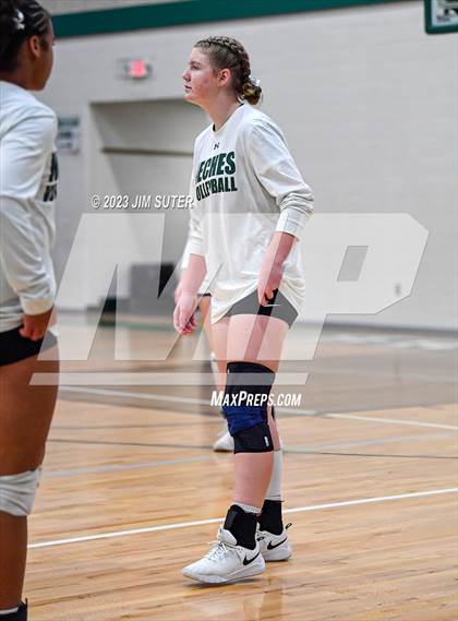 Thumbnail 1 in McMullen County vs Neches (UIL 1A Region IV Semifinal) photogallery.