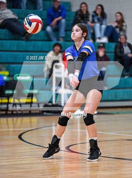 Thumbnail 3 in McMullen County vs Neches (UIL 1A Region IV Semifinal) photogallery.